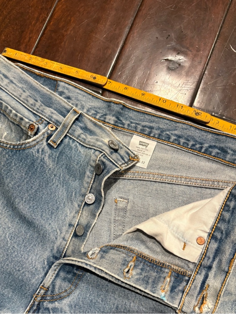 Vintage Levi's 501 Med/Light Wash Button Fly Blue Jeans - Picture 11 of 13